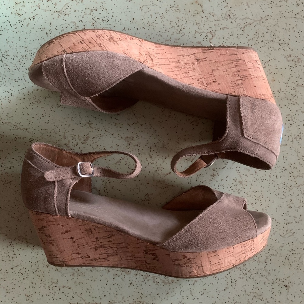 TOMS Suede Platform Sandals taupe/brown 7.5